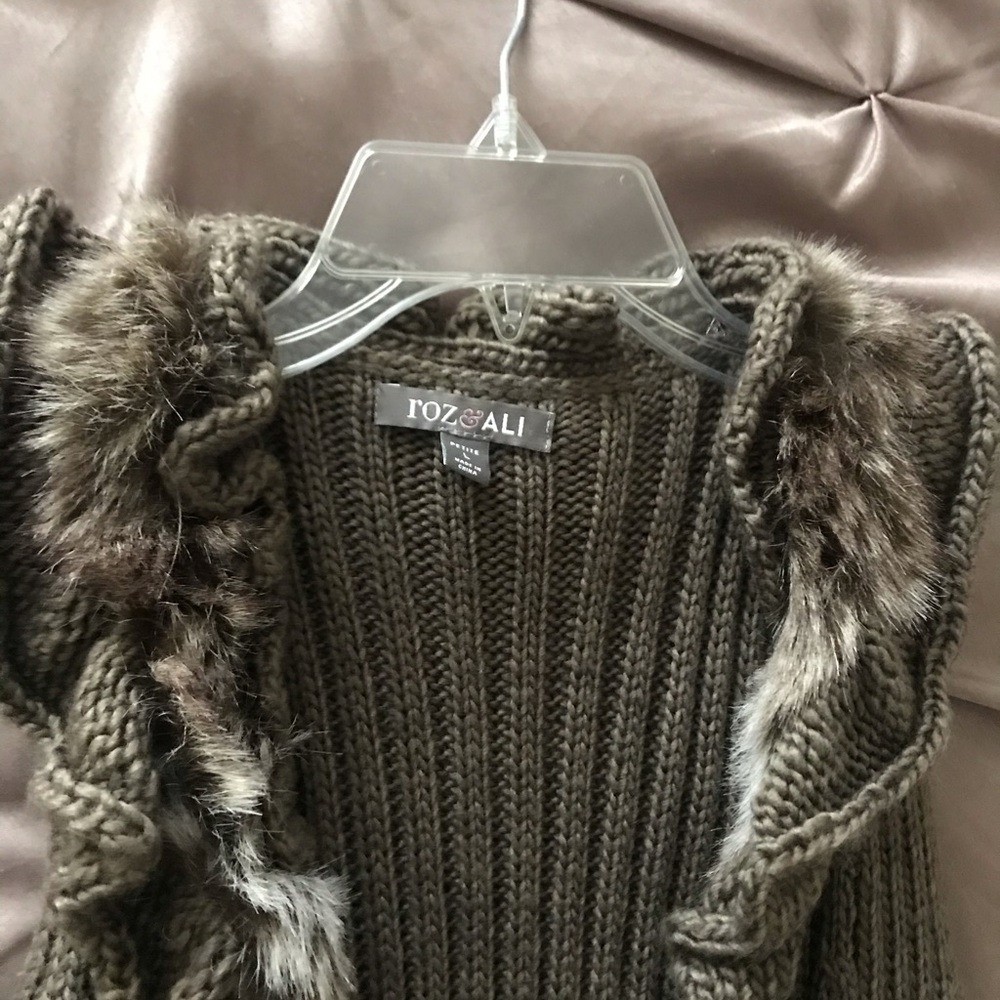 Sweater vest
